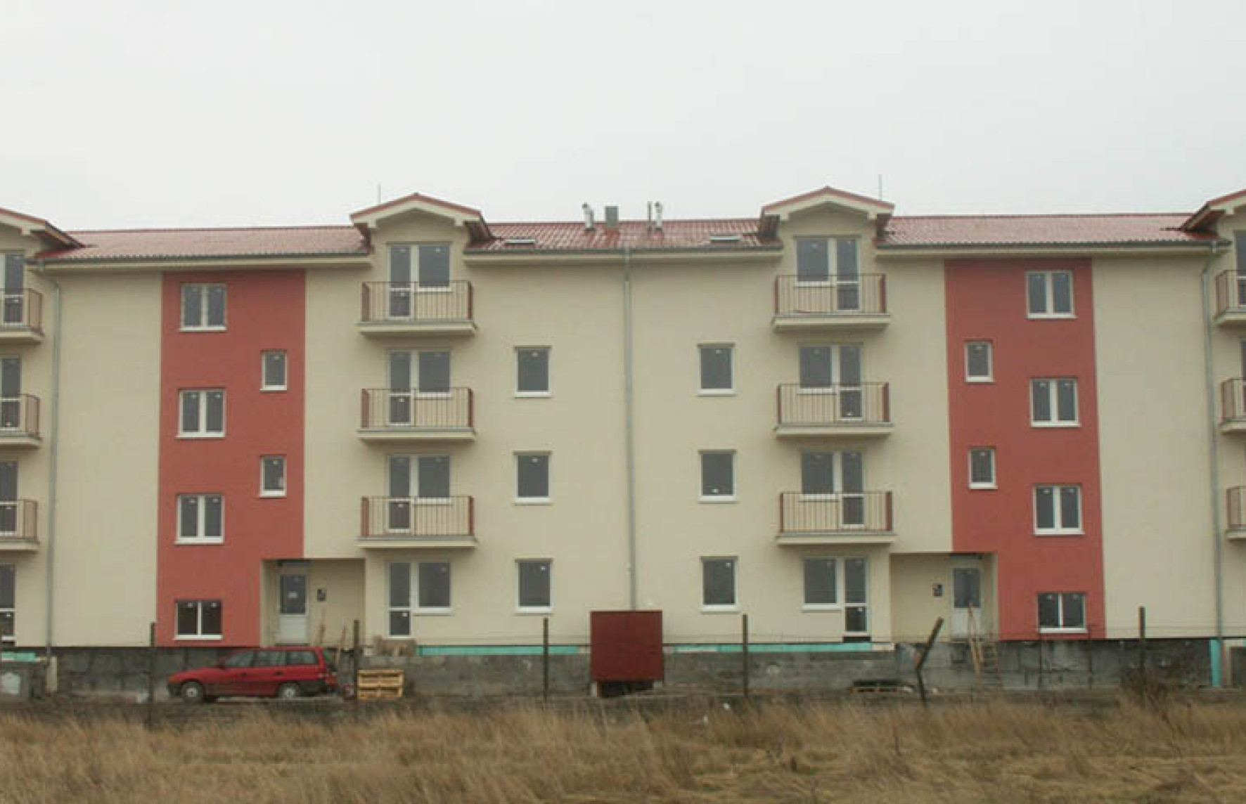 {"id":75,"morph_id":33,"morph_type":"App\\TwoC\\Cms\\Projects\\Models\\Project","name":"1afbfdbc7483f9dc48521c473d03bc0c.jpg","order":1,"created_at":"2025-12-01T12:10:07.000000Z","updated_at":"2025-12-01T12:10:33.000000Z","first_image_path":"\/uploads\/galleries\/projects\/33\/image\/1afbfdbc7483f9dc48521c473d03bc0c.jpg","crop":{"original":"https:\/\/www.conesto.sk\/uploads\/galleries\/projects\/33\/1afbfdbc7483f9dc48521c473d03bc0c.jpg","resolutions":[{"name":"image","width":1772,"height":1144,"image":"https:\/\/www.conesto.sk\/uploads\/galleries\/projects\/33\/image\/1afbfdbc7483f9dc48521c473d03bc0c.jpg"}]},"image":"\/uploads\/galleries\/projects\/33\/image\/1afbfdbc7483f9dc48521c473d03bc0c.jpg","image_path":"https:\/\/www.conesto.sk\/uploads\/galleries\/projects\/33\/image\/1afbfdbc7483f9dc48521c473d03bc0c.jpg","morph":{"id":33,"name":"Bytov\u00e9 komplexy Al\u017ebetin dvor","slug":"bytove-komplexy","locality":"Miloslavov","year":"2007-2009","number_of_units":108,"non_res_units":0,"web_url":null,"total_area":"8200.00","property_status":"done_sold","text":"V roku 2007 sme za\u010dali s v\u00fdstavbou dvoch bytov\u00fdch domov v obci Miloslavov, v \u010dasti Al\u017ebetin dvor, ktor\u00fa sme ukon\u010dili v roku 2009. V ka\u017edom z bytov\u00fdch domov sme zrealizovali 54 bytov\u00fdch jednotiek. Bytov\u00e9 komplexy v Miloslavove poskytuj\u00fa na v\u00fdber viacero dispozi\u010dn\u00fdch rie\u0161en\u00ed od gars\u00f3niek, jednoizbov\u00fdch bytov a\u017e po trojizbov\u00e9.\n\nV\u00fdstavbu sme realizovali v bezprostrednej bl\u00edzkosti hotela Ka\u010d\u00edn, ktor\u00fd pon\u00faka bohat\u00e9 vo\u013eno\u010dasov\u00e9 aktivity, napr\u00edklad futbal, tenis, pl\u00e1\u017eov\u00fd volejbal, \u0161portov\u00fd rybolov, jazdu na koni, biliard, wellness a mnoh\u00e9 \u010fal\u0161ie. Pozd\u013a\u017e dediny sa tiahne aj cyklotrasa, ktor\u00e1 sp\u00e1ja Miloslavov s Bratislavou. V\u010faka obchvatu 0 teraz aj s v\u00fdbornou dostupnos\u0165ou do hlavn\u00e9ho mesta.","status":"published","published_at":"2025-11-29T23:00:00.000000Z","created_at":"2025-12-01T12:04:08.000000Z","updated_at":"2025-12-06T19:33:06.000000Z","format_published_at":"29.11.2025 23:00","url":"https:\/\/www.conesto.sk\/projekt\/bytove-komplexy","format_created_at":"01.12.2025 12:04","format_status":"Publikovan\u00e9","main_image":"\/uploads\/projects\/33\/bytove-komplexy-6UOEPRjXWT-1320x742.jpg?v=1764590846","main_image_path":"https:\/\/www.conesto.sk\/uploads\/projects\/33\/bytove-komplexy-6UOEPRjXWT-1320x742.jpg?v=1764590846","main_big_image":null,"main_big_image_path":null,"main_banner":"\/uploads\/projects\/33\/bytove-komplexy-yZOzsjXGuh-2560x914.jpg?v=1764590953","main_banner_path":"https:\/\/www.conesto.sk\/uploads\/projects\/33\/bytove-komplexy-yZOzsjXGuh-2560x914.jpg?v=1764590953","pdf":null,"pdf_path":null,"filemanager_config":{"main":{"path":"\/uploads\/projects\/","resolutions":{"image":[1320,742],"big_image":[2485,1397],"banner":[2560,914]}}},"files":[{"id":77,"type":"image","name":"main_image","path":"\/uploads\/projects\/33\/bytove-komplexy-6UOEPRjXWT-1320x742.jpg?v=1764590846","morph_id":33,"morph_type":"App\\TwoC\\Cms\\Projects\\Models\\Project","file_id":69},{"id":79,"type":"image","name":"main_banner","path":"\/uploads\/projects\/33\/bytove-komplexy-yZOzsjXGuh-2560x914.jpg?v=1764590953","morph_id":33,"morph_type":"App\\TwoC\\Cms\\Projects\\Models\\Project","file_id":71}]}}