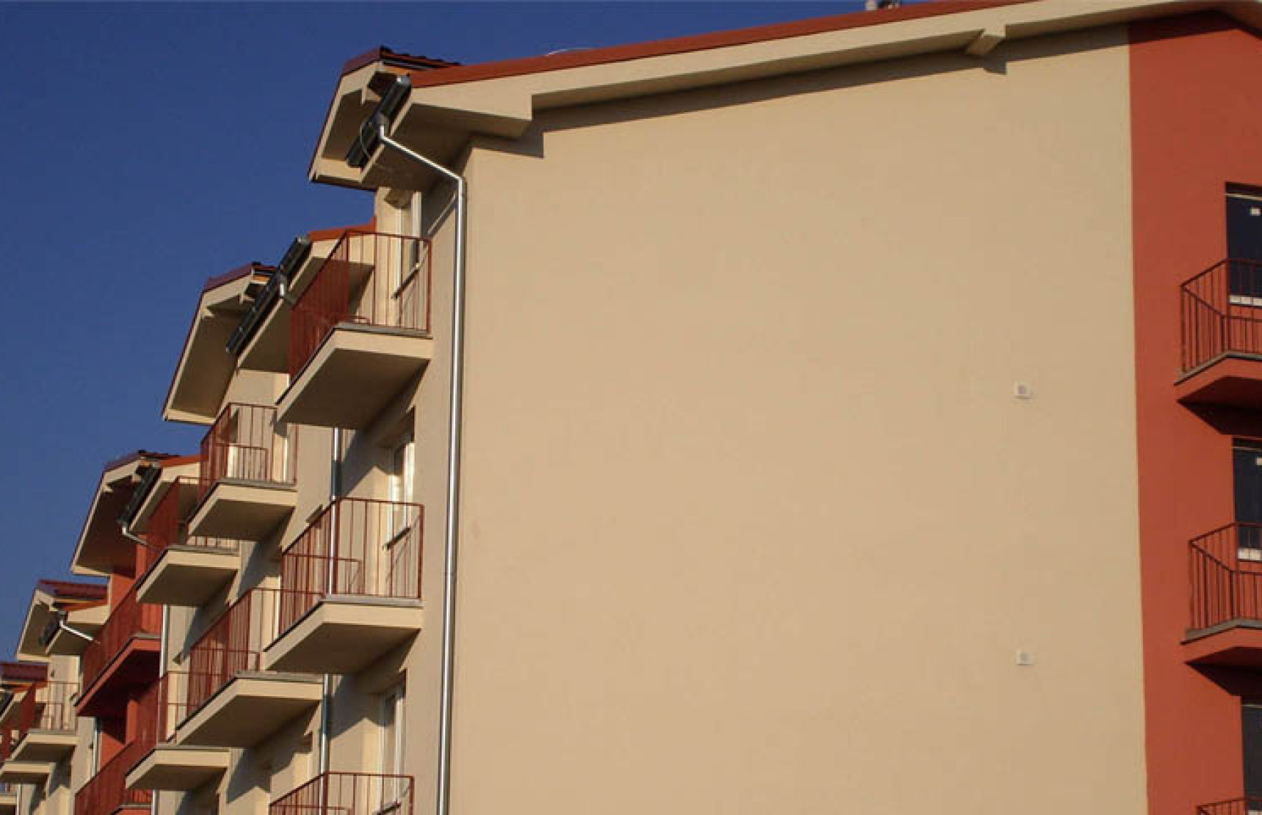 {"id":79,"morph_id":33,"morph_type":"App\\TwoC\\Cms\\Projects\\Models\\Project","name":"d4fc5753f0aa0dcc6e845c17a0ffbc9f.jpg","order":2,"created_at":"2025-12-01T12:10:17.000000Z","updated_at":"2025-12-01T12:10:33.000000Z","first_image_path":"\/uploads\/galleries\/projects\/33\/image\/d4fc5753f0aa0dcc6e845c17a0ffbc9f.jpg","crop":{"original":"https:\/\/www.conesto.sk\/uploads\/galleries\/projects\/33\/d4fc5753f0aa0dcc6e845c17a0ffbc9f.jpg","resolutions":[{"name":"image","width":1772,"height":1144,"image":"https:\/\/www.conesto.sk\/uploads\/galleries\/projects\/33\/image\/d4fc5753f0aa0dcc6e845c17a0ffbc9f.jpg"}]},"image":"\/uploads\/galleries\/projects\/33\/image\/d4fc5753f0aa0dcc6e845c17a0ffbc9f.jpg","image_path":"https:\/\/www.conesto.sk\/uploads\/galleries\/projects\/33\/image\/d4fc5753f0aa0dcc6e845c17a0ffbc9f.jpg","morph":{"id":33,"name":"Bytov\u00e9 komplexy Al\u017ebetin dvor","slug":"bytove-komplexy","locality":"Miloslavov","year":"2007-2009","number_of_units":108,"non_res_units":0,"web_url":null,"total_area":"8200.00","property_status":"done_sold","text":"V roku 2007 sme za\u010dali s v\u00fdstavbou dvoch bytov\u00fdch domov v obci Miloslavov, v \u010dasti Al\u017ebetin dvor, ktor\u00fa sme ukon\u010dili v roku 2009. V ka\u017edom z bytov\u00fdch domov sme zrealizovali 54 bytov\u00fdch jednotiek. Bytov\u00e9 komplexy v Miloslavove poskytuj\u00fa na v\u00fdber viacero dispozi\u010dn\u00fdch rie\u0161en\u00ed od gars\u00f3niek, jednoizbov\u00fdch bytov a\u017e po trojizbov\u00e9.\n\nV\u00fdstavbu sme realizovali v bezprostrednej bl\u00edzkosti hotela Ka\u010d\u00edn, ktor\u00fd pon\u00faka bohat\u00e9 vo\u013eno\u010dasov\u00e9 aktivity, napr\u00edklad futbal, tenis, pl\u00e1\u017eov\u00fd volejbal, \u0161portov\u00fd rybolov, jazdu na koni, biliard, wellness a mnoh\u00e9 \u010fal\u0161ie. Pozd\u013a\u017e dediny sa tiahne aj cyklotrasa, ktor\u00e1 sp\u00e1ja Miloslavov s Bratislavou. V\u010faka obchvatu 0 teraz aj s v\u00fdbornou dostupnos\u0165ou do hlavn\u00e9ho mesta.","status":"published","published_at":"2025-11-29T23:00:00.000000Z","created_at":"2025-12-01T12:04:08.000000Z","updated_at":"2025-12-06T19:33:06.000000Z","format_published_at":"29.11.2025 23:00","url":"https:\/\/www.conesto.sk\/projekt\/bytove-komplexy","format_created_at":"01.12.2025 12:04","format_status":"Publikovan\u00e9","main_image":"\/uploads\/projects\/33\/bytove-komplexy-6UOEPRjXWT-1320x742.jpg?v=1764590846","main_image_path":"https:\/\/www.conesto.sk\/uploads\/projects\/33\/bytove-komplexy-6UOEPRjXWT-1320x742.jpg?v=1764590846","main_big_image":null,"main_big_image_path":null,"main_banner":"\/uploads\/projects\/33\/bytove-komplexy-yZOzsjXGuh-2560x914.jpg?v=1764590953","main_banner_path":"https:\/\/www.conesto.sk\/uploads\/projects\/33\/bytove-komplexy-yZOzsjXGuh-2560x914.jpg?v=1764590953","pdf":null,"pdf_path":null,"filemanager_config":{"main":{"path":"\/uploads\/projects\/","resolutions":{"image":[1320,742],"big_image":[2485,1397],"banner":[2560,914]}}},"files":[{"id":77,"type":"image","name":"main_image","path":"\/uploads\/projects\/33\/bytove-komplexy-6UOEPRjXWT-1320x742.jpg?v=1764590846","morph_id":33,"morph_type":"App\\TwoC\\Cms\\Projects\\Models\\Project","file_id":69},{"id":79,"type":"image","name":"main_banner","path":"\/uploads\/projects\/33\/bytove-komplexy-yZOzsjXGuh-2560x914.jpg?v=1764590953","morph_id":33,"morph_type":"App\\TwoC\\Cms\\Projects\\Models\\Project","file_id":71}]}}