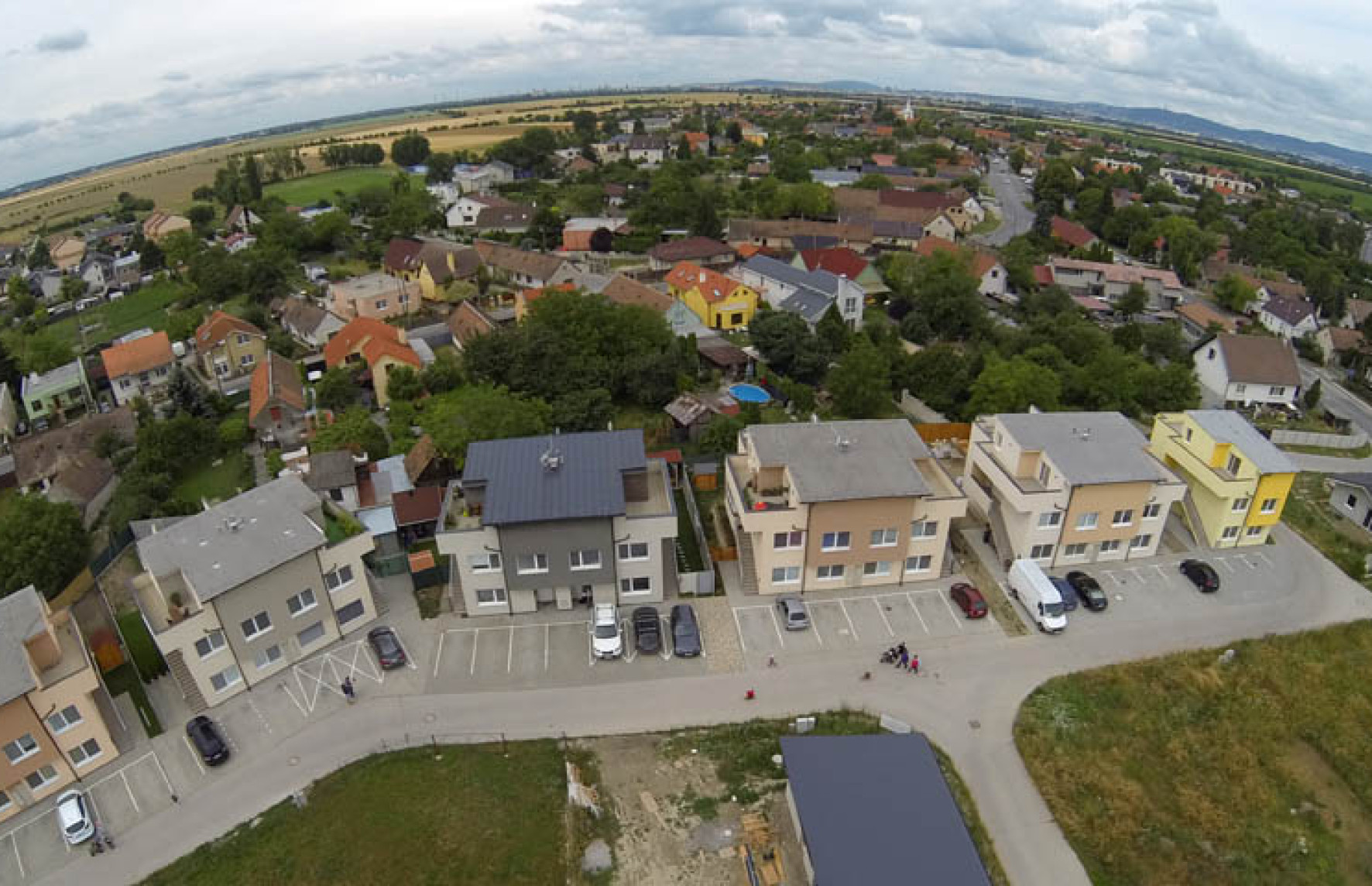 {"id":85,"morph_id":35,"morph_type":"App\\TwoC\\Cms\\Projects\\Models\\Project","name":"a15cfdb4b78fb1e4aced8962c1149f54.jpg","order":1,"created_at":"2025-12-01T12:20:23.000000Z","updated_at":"2025-12-01T12:20:23.000000Z","first_image_path":"\/uploads\/galleries\/projects\/35\/image\/a15cfdb4b78fb1e4aced8962c1149f54.jpg","crop":{"original":"https:\/\/www.conesto.sk\/uploads\/galleries\/projects\/35\/a15cfdb4b78fb1e4aced8962c1149f54.jpg","resolutions":[{"name":"image","width":1772,"height":1144,"image":"https:\/\/www.conesto.sk\/uploads\/galleries\/projects\/35\/image\/a15cfdb4b78fb1e4aced8962c1149f54.jpg"}]},"image":"\/uploads\/galleries\/projects\/35\/image\/a15cfdb4b78fb1e4aced8962c1149f54.jpg","image_path":"https:\/\/www.conesto.sk\/uploads\/galleries\/projects\/35\/image\/a15cfdb4b78fb1e4aced8962c1149f54.jpg","morph":{"id":35,"name":"Vila domy Mot\u00fdlik","slug":"vila-domy-motylik","locality":"Most pri Bratislave","year":"2010-2015","number_of_units":36,"non_res_units":0,"web_url":null,"total_area":"3200.00","property_status":"done_sold","text":"S\u00fa\u010das\u0165ou projektu Villa domy Mot\u00fdlik je 9 stavieb. Na pr\u00edzem\u00ed ka\u017ed\u00e9ho vila domu sa nach\u00e1dzaj\u00fa dva trojizbov\u00e9 byty s celkovou plochou 82 m2 pre ka\u017ed\u00fd z nich. Na druhom poschod\u00ed je \u0161tvorizbov\u00fd mezonetov\u00fd byt s vlastn\u00fdm schodiskom a s\u00fakromn\u00fdm vstupom, ktor\u00e9ho \u00fa\u017eitkov\u00e1 plocha je 114 m2. Z\u00e1kladn\u00e1 my\u0161lienka bola vybudova\u0165 pr\u00edstupn\u00e9 b\u00fdvanie na \u00farovni rodinn\u00e9ho domu s dostupnou cenovkou na \u00farovni bytu. Ka\u017ed\u00e1 bytov\u00e1 jednotka v dome s dvoma bytov\u00fdmi jednotkami m\u00e1 svoj vlastn\u00fd pozemok \u010di priestrann\u00e9 terasy. S\u00fa\u010das\u0165ou projektu je aj parkovisko, nach\u00e1dzaj\u00face sa pred ka\u017ed\u00fdm objektom.","status":"published","published_at":"2025-11-27T23:00:00.000000Z","created_at":"2025-12-01T12:14:11.000000Z","updated_at":"2025-12-06T19:30:57.000000Z","format_published_at":"27.11.2025 23:00","url":"https:\/\/www.conesto.sk\/projekt\/vila-domy-motylik","format_created_at":"01.12.2025 12:14","format_status":"Publikovan\u00e9","main_image":"\/uploads\/projects\/35\/vila-domy-motylik-cR85up2LiV-1320x742.jpg?v=1764591405","main_image_path":"https:\/\/www.conesto.sk\/uploads\/projects\/35\/vila-domy-motylik-cR85up2LiV-1320x742.jpg?v=1764591405","main_big_image":null,"main_big_image_path":null,"main_banner":"\/uploads\/projects\/35\/vila-domy-motylik-K4A9svhE7v-2560x914.jpg?v=1764591446","main_banner_path":"https:\/\/www.conesto.sk\/uploads\/projects\/35\/vila-domy-motylik-K4A9svhE7v-2560x914.jpg?v=1764591446","pdf":null,"pdf_path":null,"filemanager_config":{"main":{"path":"\/uploads\/projects\/","resolutions":{"image":[1320,742],"big_image":[2485,1397],"banner":[2560,914]}}},"files":[{"id":81,"type":"image","name":"main_image","path":"\/uploads\/projects\/35\/vila-domy-motylik-cR85up2LiV-1320x742.jpg?v=1764591405","morph_id":35,"morph_type":"App\\TwoC\\Cms\\Projects\\Models\\Project","file_id":73},{"id":83,"type":"image","name":"main_banner","path":"\/uploads\/projects\/35\/vila-domy-motylik-K4A9svhE7v-2560x914.jpg?v=1764591446","morph_id":35,"morph_type":"App\\TwoC\\Cms\\Projects\\Models\\Project","file_id":75}]}}